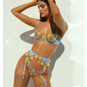 BNWT Flwur Du Mal Banana Embroidery Garter Belt Size 1